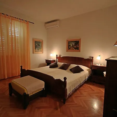 Clea Apartment